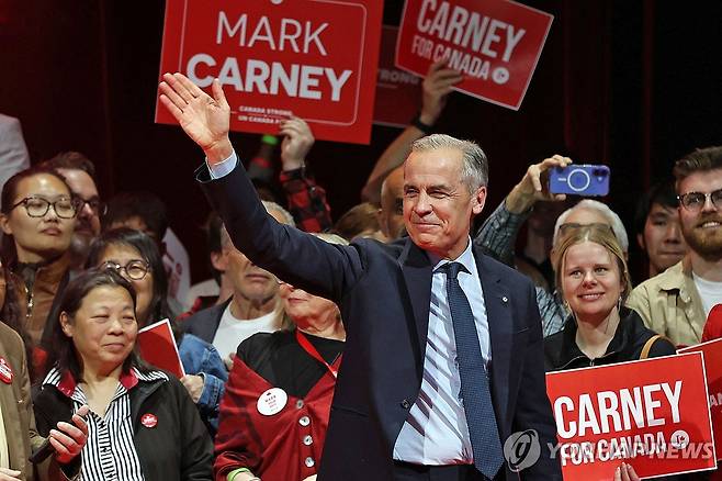 총선 승리 축하하는 카니 캐나다 총리 지난달 29일(현지시간) 캐나다 오타와에서 마크 카니 총리가 총선 승리를 자축하고 있다. 2025.05.03
[AFP 연합뉴스 자료사진. 재판매 및 DB 금지]