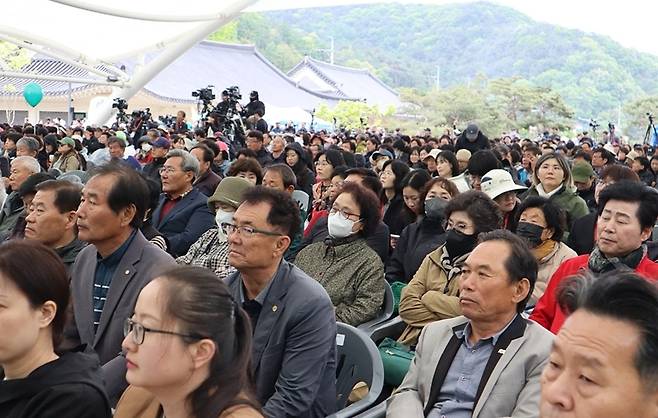 제27회 문경찻사발축제 관객들 모습. /고성환 기자
