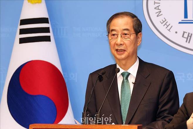 한덕수 전 국무총리가 지난 2일 오전 국회 소통관 기자회견장에서 21대 대선 출마 선언을 하고 있다. ⓒ데일리안 홍금표 기자