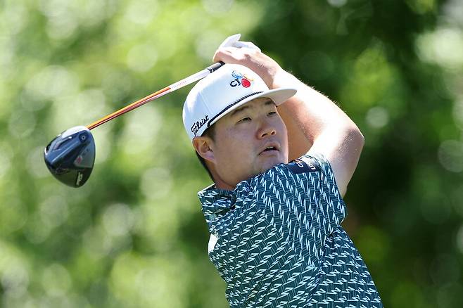 임성재가 4일(한국시각) 미국 텍사스주 매키니의 TPC 크레이그 랜치에서 열린 미국프로골프(PGA) 투어 더 CJ컵 바이런 넬슨 대회 3라운드 6번 홀에서 티 샷을 하고 있다. 매키니/AFP 연합뉴스