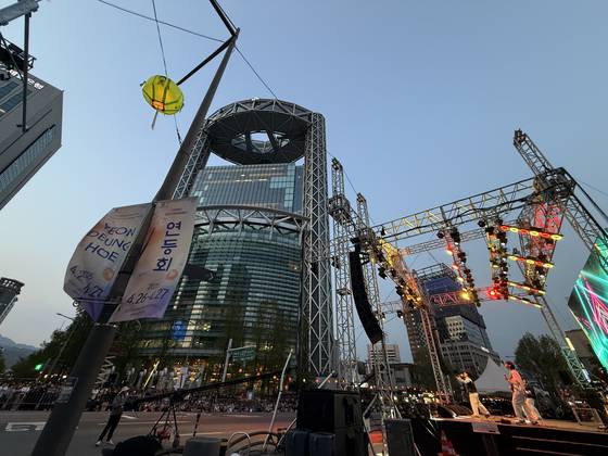 A rock band performs on the stage during an event to celebrate upcoming Buddha's Birthday in downtown Seoul on April 26. Buddha's birthday falls on May 5 this year. [LEE SOO-JUNG]