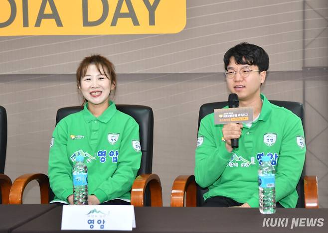 마한의 심장 영암 한해원 감독(왼쪽)과 주장 안성준 9단. 쿠키뉴스 자료사진