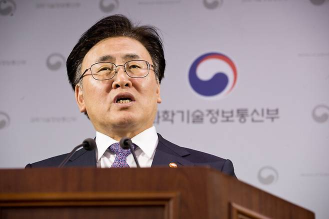 유상임 과학기술정보통신부 장관이 4월 7일 세종 정부세종청사 기자실에서 ‘2025년도 과기정통부 핵심과제 3월 실적 및 4월 계획’을 브리핑 하고 있다. 과학기술정보통신부 제공