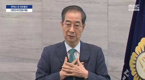 ▲ 한덕수 후보가 지난 3일 헌정회를 찾은 후 기자들과 질의 응답 중 5·18국립묘지를 찾아