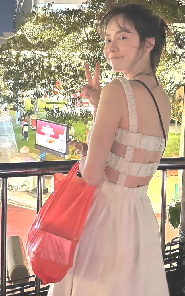 [사진출처 = 송지효 인스타그램 캡쳐]