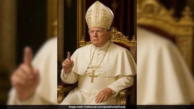 도널드 트럼프 미국 대통령이 자신의 SNS에 게재한 교황 복식 차림의 사진. 트루스소셜 캡처