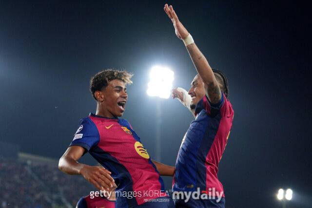 골 세리머니를 펼치는 하피냐(오른쪽)와 야말. /게티이미지코리아