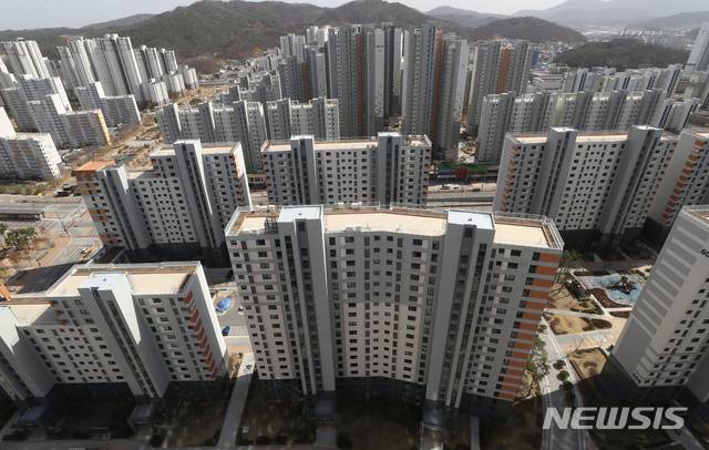 [세종=뉴시스] 정부세종청사를 중심으로 아파트들이 빼곡히 들어서 있다. (사진=뉴시스 DB). photo@newsis.com