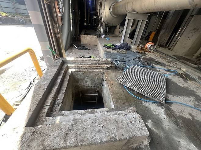 [전주=뉴시스] 전주 팔복동 종이 제조공장에서 5명의 사상자가 발생했다. (사진=전북특별자치도소방본부 제공) 2025.05.04. photo@newsis.com *재판매 및 DB 금지