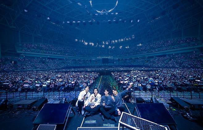 [서울=뉴시스] 데이식스 고척돔 콘서트. (사진 = JYP엔터테인먼트 제공) 2024.12.22. photo@newsis.com *재판매 및 DB 금지