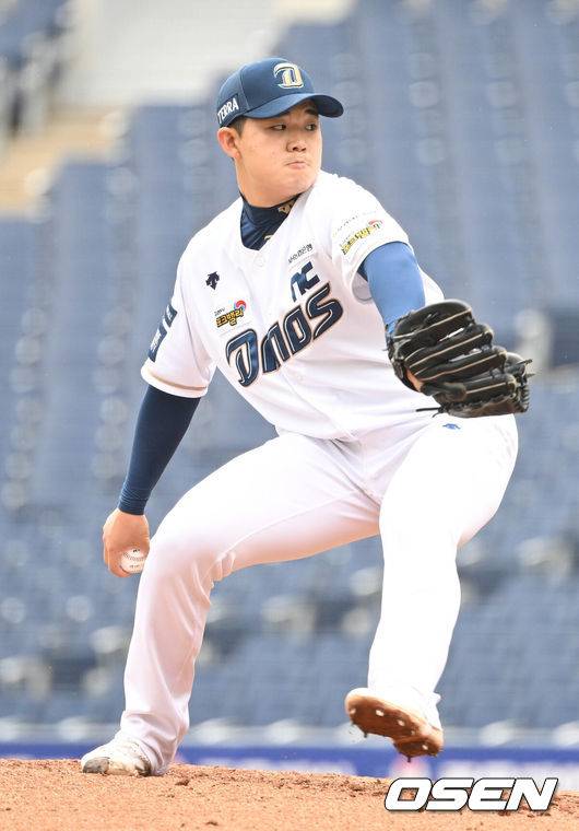 [OSEN=창원, 조은정 기자]15오후 창원NC파크에서 ‘2023 KBO 퓨처스리그’ NC 다이노스와 삼성 라이온즈의 DH1차전이 열렸다.4회초 NC 김녹원이 힘차게 공을 던지고 있다. 2023.04.15 /cej@osen.co.kr