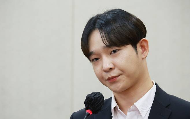 아이돌 그룹 ‘위너’ 출신 남태현 씨가 2023년 10월 국회에서 열린 보건복지위원회 국정감사에서 의원 질의에 답하고 있다. 연합뉴스