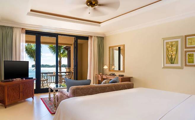 전 객실 오션뷰인  ‘더 웨스틴 리조트’의 ‘헤븐리 주니어스위트’ 객실. 사진제공|팜투어