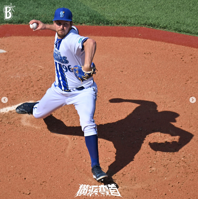 트레버 바우어.  요코하마 DeNA 베이스타스 인스타그램 캡처