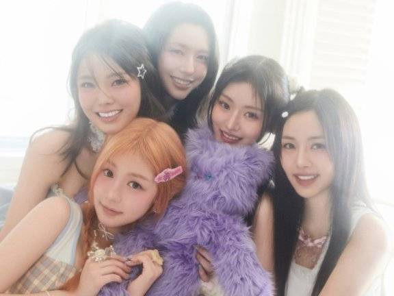 ‘푸키(Pookie)’ 등 6곡이 수록된 미니앨범 ‘데이 앤드 나이트(Day& Night)’를 발매한 걸그룹 피프티피프티. 어트랙트 제공