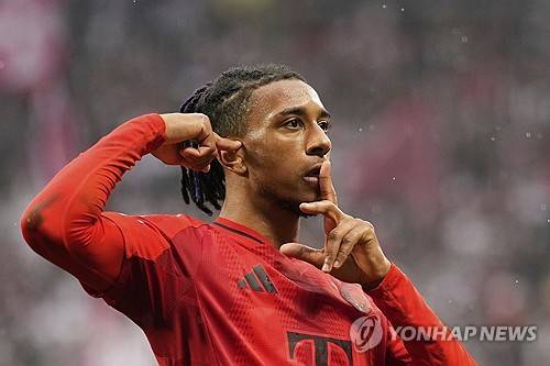 바이에른 뮌헨은 3일(한국시간) 독일 라이프치히에 위치한 레드불 아레나에서 열린 RB라이프치히와의 2024-25시즌 분데스리가 32라운드 원정 경기에서 3-3 무승부를 거뒀다. 이날 뮌헨은 전반전에 2골을 실점했지만 후반전에 3골을 터트리며 역전에 성공했다. 그러나 경기 종료를 앞두고 동점골을 허욜해 3-3 무승부로 경기를 마무리했다. 그러나 뮌헨은 여전히 분데스리가 우승이 매우 유력해 김민재와 해리 케인의 분데스리가 우승이 사실상 확정됐다. 연합뉴스