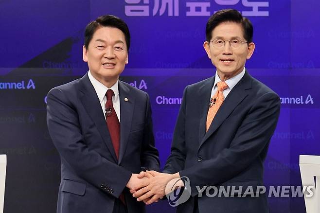 국민의힘 안철수 의원(왼쪽)과 김문수 대선후보 [연합뉴스 자료사진]