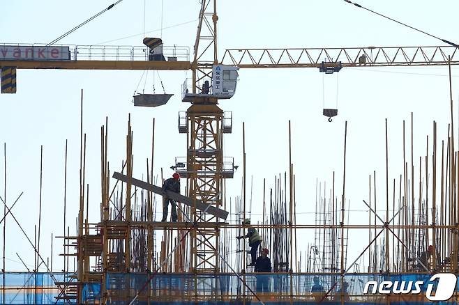 16일 중국 랴오닝성 다롄의 아파트 건설 현장. 2019.09.16/뉴스1 ⓒ 로이터=뉴스1 ⓒ News1 김민수 기자