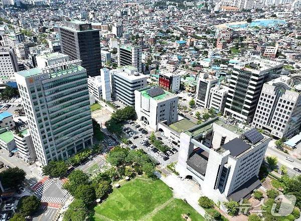 구 도심에 위치한 전주시청사 주변 전경./뉴스1