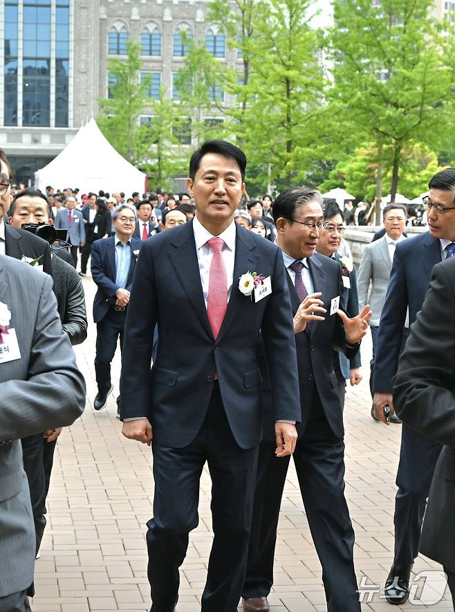 오세훈 서울시장이 5일 고려대 중앙광장에서 열린 '고려대 개교 120주년 기념식'에 참석하고 있다. (서울시 제공)