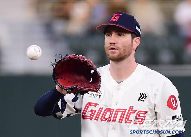 23일 부산 사직야구장에서 열린 롯데와 한화의 경기. 선발 투구하고 있는 롯데 반즈. 부산=송정헌 기자songs@sportschosun.com/2025.04.23/