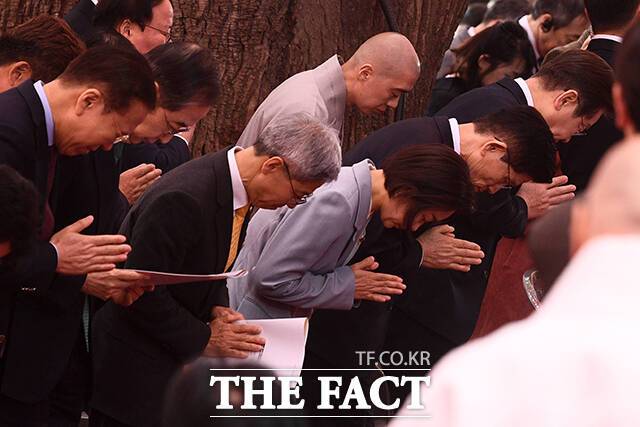 권영세 국민의힘 비상대책위원장과 한덕수 무소속 대선 예비후보, 권영국 정의당 대선 후보, 김재연 진보당 대선 후보, 김문수 국민의힘 대선 후보, 이재명 더불어민주당 대선 후보(왼쪽부터).