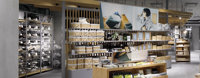 일본 다이소가 새롭게 선보이는 '스탠더드 프로덕트' 매장. 일본 다이소 홈페이지.