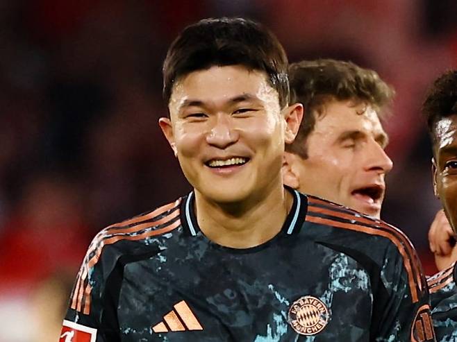 지난 2월 경기를 마치고 웃고 있는 김민재. /로이터 연합뉴스