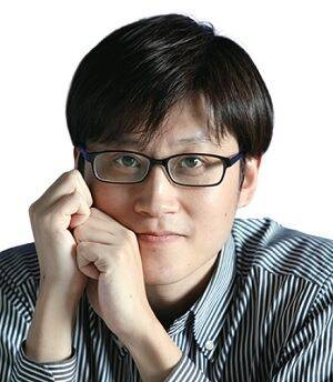 임희윤 문화평론가, 현 한국대중음악상 선정위원, ‘예술기: 예술과 기술을 이야기하는 8인의 유니버스’ ‘한국 대중 음악 명반 100(공저)’ 저자