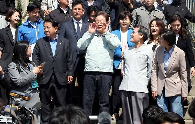 이재명 더불어민주당 대선후보가 4일 경북 영주 문정둔치에서 열린 한국선비문화축제 현장에서 시민들에게 인사말을 하고 있다. ⓒ뉴시스