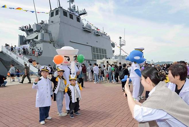 해군작전사령부가 마련한 부대개방 및 함정공개행사. ⓒ 해군작전사
