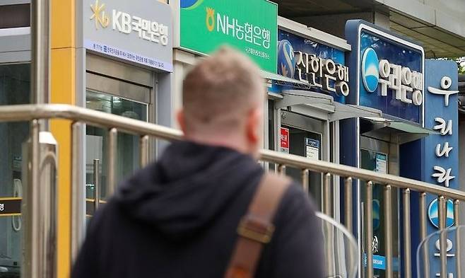 주요 시중은행의 예금금리와 대출금리 차이가 8개월째 확대되고 있다.ⓒ연합뉴스