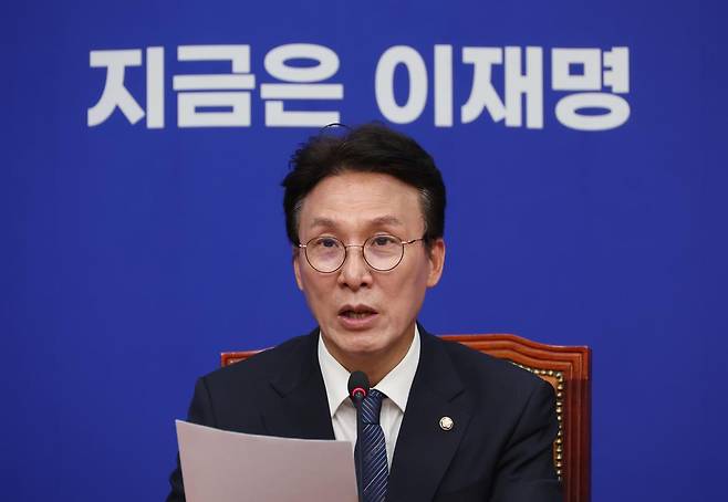 김민석 더불어민주당 상임 공동선대위원장이 4일 서울 여의도 국회에서 ‘총체적 내란 극복과 민주당의 필승전략’을 주제로 기자간담회를 하고 있다. 2025.05.04.서울=뉴시스