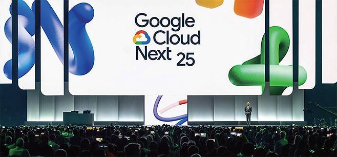 4월 9일 미국 라스베이거스 만달레이 베이 컨벤션센터에서 열린 ‘구글 클라우드 넥스트 2025’에서 토머스 쿠리언 구글 클라우드 CEO가 기조연설을 하고 있다. /구글 클라우드