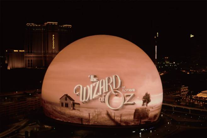 미국 라스베이거스 스피어(Sphere)에서 구글 AI 기술로 재탄생한 영화 ‘오즈의 마법사’가 상영될 예정이다. /스피어