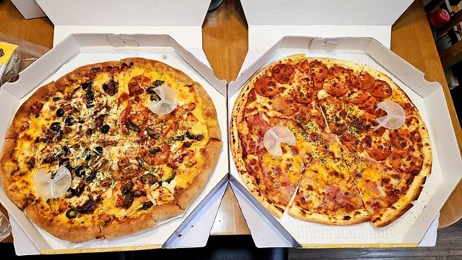 20250504_210821.jpg 저녁 아들 연습경기라 와이프 생일 기념 피자 치킨 배달ㅋㅋㅋ