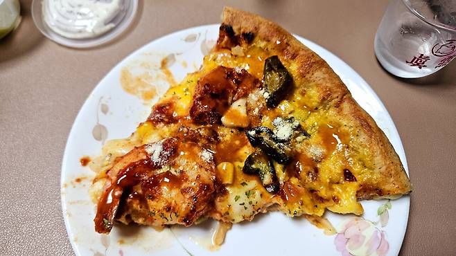 20250504_212356.jpg 저녁 아들 연습경기라 와이프 생일 기념 피자 치킨 배달ㅋㅋㅋ