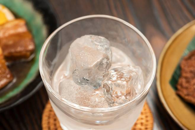Korean soju with ice (123rf)