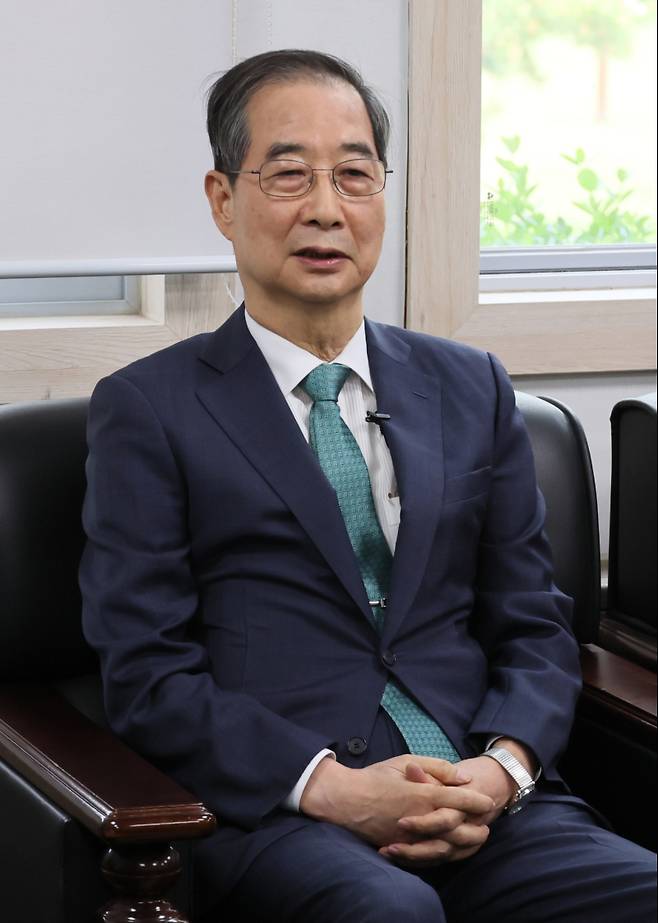 한덕수 전 국무총리가 3일 서울 여의도 국회 헌정기념관을 찾아 발언하고 있다. 연합뉴스