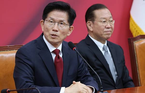 ▲2025년 5월4일 오전 서울 여의도 국회 회의실에서 김문수 국민의힘 대통령 후보와 당 지도부가 만나 이후 현안에 대해 논의하고 있다. 사진=국민의힘 홈페이지