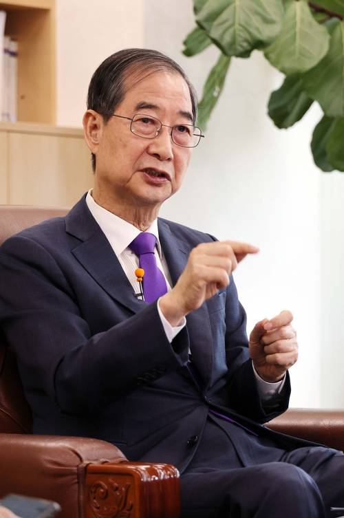 대선 출마를 선언한 한덕수 전 대통령 권한대행이 4일 서울 중구 매경미디어센터에서 매일경제신문·MBN과 첫 단독 인터뷰를 하고 있다. [김호영 기자]