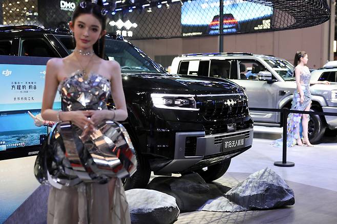 중국 1위 전기자동차 기업 비야디(BYD)의 산하 브랜드 ‘팡청바오(Fangchengbao)’가 선보인 차량이 20205 상하이 모터쇼에 전시돼 있는 모습. [사진 출처 = 로이터 연합뉴스]