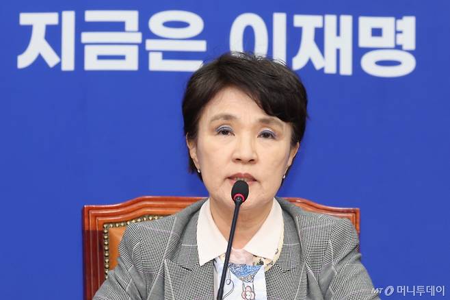 [서울=뉴시스] 권창회 기자 = 강금실 더불어민주당 총괄선거대책위원장이 5일 서울 여의도 국회에서 기자간담회를 갖고 발언하고 있다. 2025.05.05. kch0523@newsis.com /사진=권창회