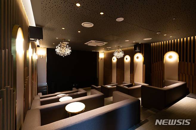 [서울=뉴시스]인천 검암역 로열파크씨티 단지에 적용한 입주민 전용 유럽형 프라이빗 영화관 실제 장소. 2025.05.05. (사진=DK아시아 제공) photo@newsis.com