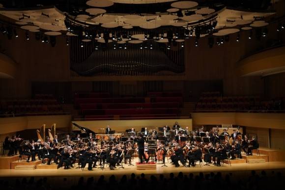 프랑스 국립오케스트라가 지난 2일 경기 부천아트센터에서 29년 만의 내한 공연을 펼치고 있다. 부천아트센터 제공