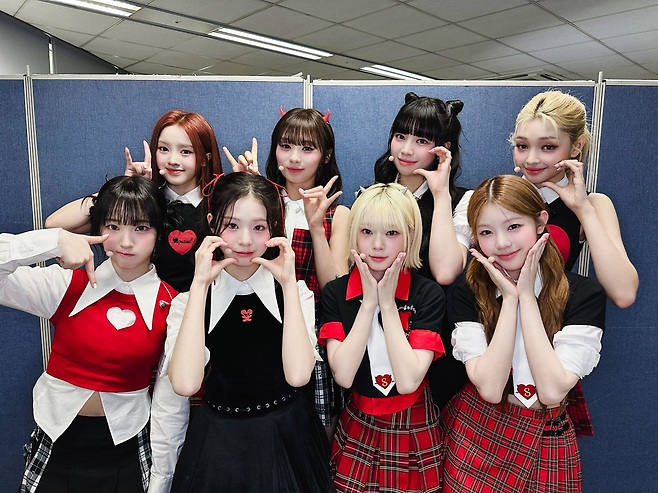 유니스. F&F엔터테인먼트
