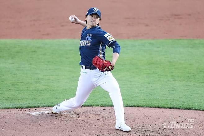 NC 투수 이준혁은 지난 3일 사직구장에서 열린 '2025 신한 SOL Bank KBO 리그' 롯데와 주말 3연전 두 번째 경기에서 구원 등판했다. 생애 첫 1군 등판에서 1⅔이닝 1실점으로 호투해 팀 승리에 보탬이 됐다. NC 다이노스