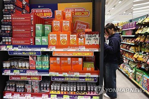 명동 CU 편의점의 '건강기능식품' 매대 [연합뉴스 자료사진]