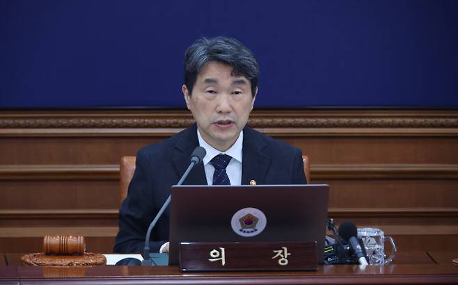 이주호 대통령 권한대행 부총리 겸 교육부 장관이 지난 2일 정부서울청사에서 임시 국무회의를 주재하고 있다.(사진=연합뉴스 제공)