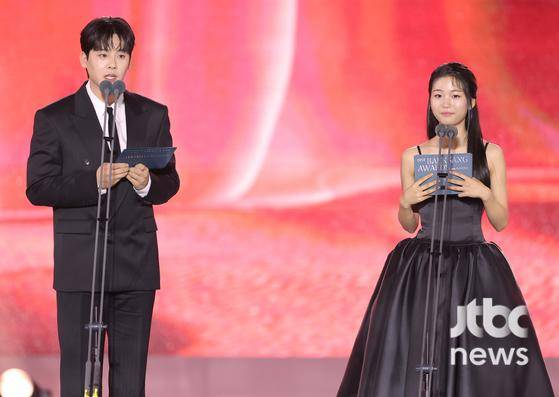 '제61회 백상예술대상 with 구찌'가 5일 오후 서울 강남구 코엑스 D홀에서 개최됐다. 박세완 엔터뉴스팀 기자 park.sewan@jtbc.co.kr